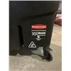 Image 2 : NEW OUT OF BOX RUBBERMAID WAVE BRAKE EXECUTIVE SERIES