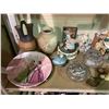 Image 2 : ASSORTED COLLECTIBLES & HOME DECOR