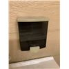 Image 2 : 2 TORK PAPER TOWEL DISPENSER & SOAP DISPENSER (WINNER MUST DISMANTLE)