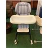 Image 2 : 2 BABY HIGH CHAIRS