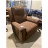 Image 1 : BROWN POWER ASSISTED LIFT CHAIR