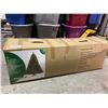 Image 1 : 7.5' PRELIT CHRISTMAS TREE