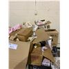 Image 2 : PALLET OF ASSORTED COLLECTABLES AND DECOR