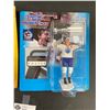 Image 3 : Lot of 2 BNIB Starting Line Up Hockey Figures Wayne Gretzky