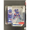 Image 3 : Lot of 2 BNIB McFarlane Hockey Figures Mark Messier Steve Yzerman