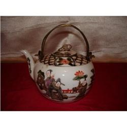 Chinese Polychrome Porcelain Tea Pot of 19th #2150832