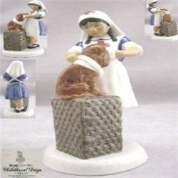 Royal Doulton  Series "It wont Hurt" #2151001