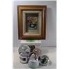 Image 1 : BOX WITH SNOW GLOBES AND PAPER TOLE PICTURE