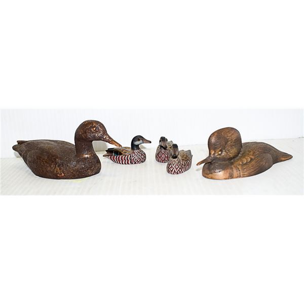 COLLECTION OF DUCK FIGURES INCLUDES 5 DUCKS