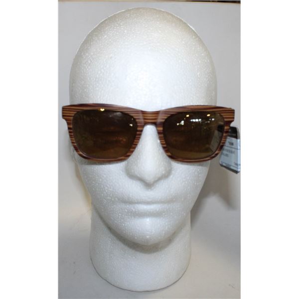 PAIR OF FOSTER GRANT SUNGLASSES