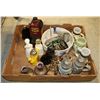 Image 1 : TRAY OF COLLECTIBLES