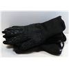 Image 1 : 3 PAIRS OF NEW HIGH HEAT RESISTANT GLOVES