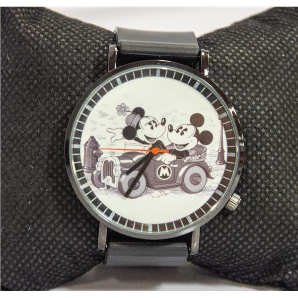 MINNIE AND MICKEY MOUSE QUARTZ MOVEMENT WATCH