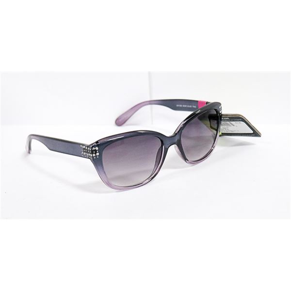 PAIR OF FOSTER GRANT SUNGLASSES