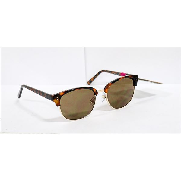 PAIR OF FOSTER GRANT SUNGLASSES