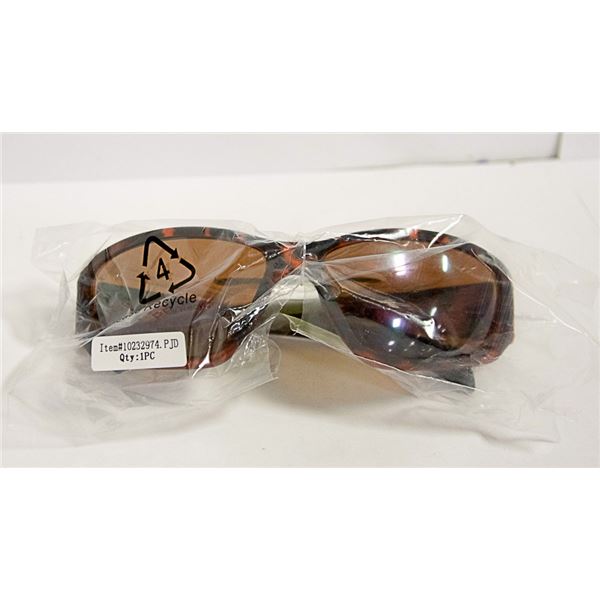 PAIR OF PANAMA JACK SUNGLASSES