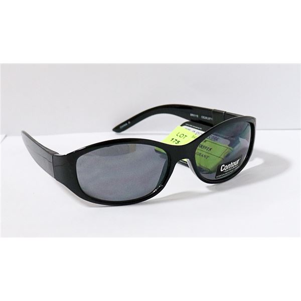 PAIR OF FOSTER GRANT SUNGLASSES