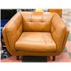 Image 1 : LIGHT BROWN GENUINE LEATHER ARM CHAIR WITH GOOSE