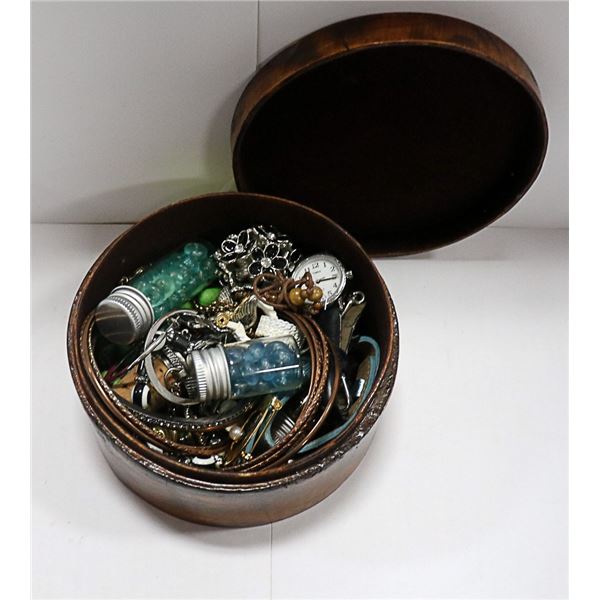 VINTAGE ROUND WOODEN BOX FILLED W/ MIXED JEWLLERY+