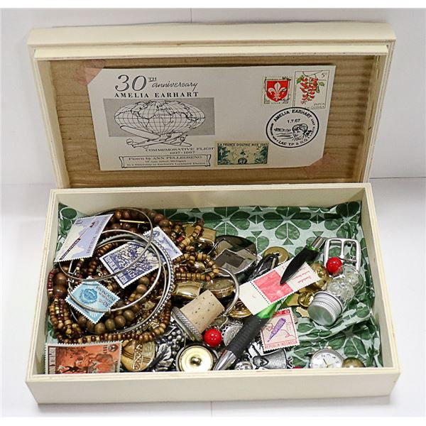 WOODEN BOX W/ MIXED VINTAGE JEWLLERY, BUTTONS, PIN