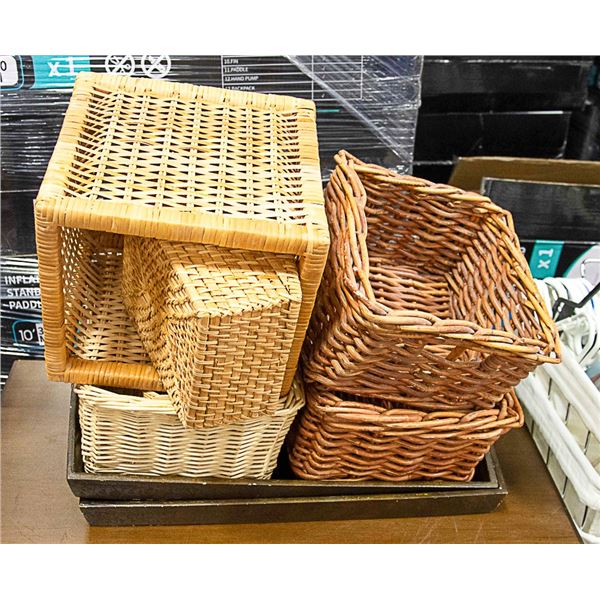 LOT OF ASSORTED TRAYS AND BASKETS