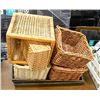 Image 1 : LOT OF ASSORTED TRAYS AND BASKETS