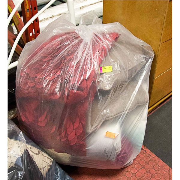 BAG OF DECORATIVE PILLOWS