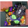 Image 1 : BOX LOT OF ASSORTED HALLOWEEN DECOR