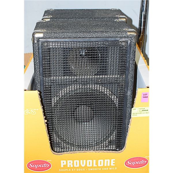 BOX WITH SET OF TWO PEAVY STAGE SPEAKERS