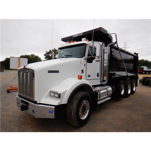 2020 KENWORTH T800 Dump Truck