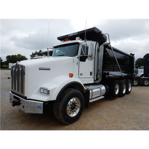 2020 KENWORTH T800 Dump Truck