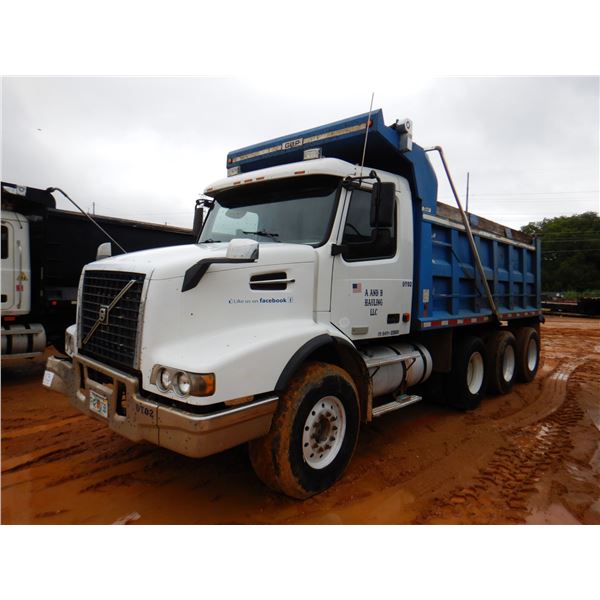 2006 VOLVO  Dump Truck