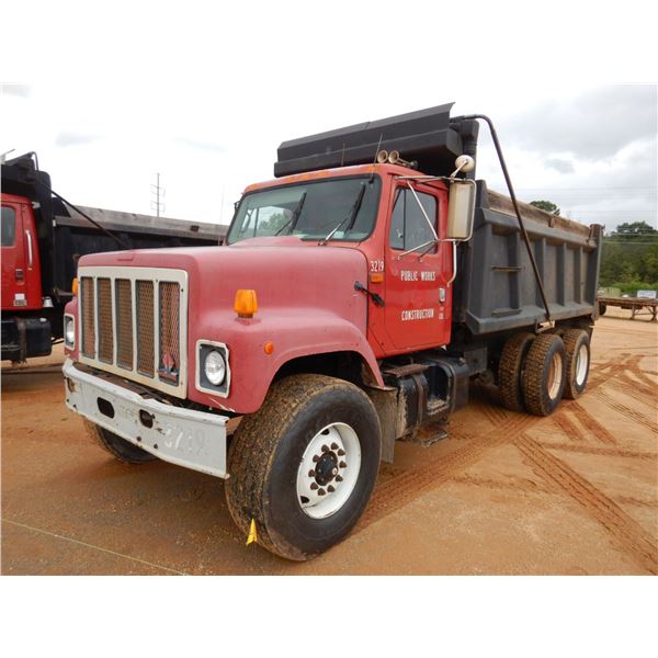 2002 INTERNATIONAL 2574 Dump Truck
