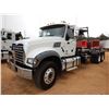 Image 1 : 2021 MACK GR64F Roll Off Truck
