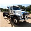 Image 4 : 2021 MACK GR64F Roll Off Truck
