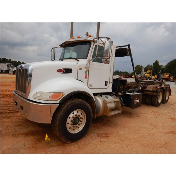 2015 PETERBILT 348 Roll Off Truck