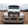 Image 5 : 2006 MACK CV713 Roll Off Truck