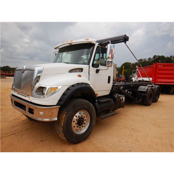 2005 INTERNATIONAL 7600 Roll Off Truck