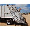 Image 9 : 2004 INTERNATIONAL 4300 Garbage / Sanitation Truck