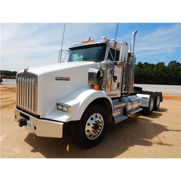 2017 KENWORTH T800 Day Cab Truck