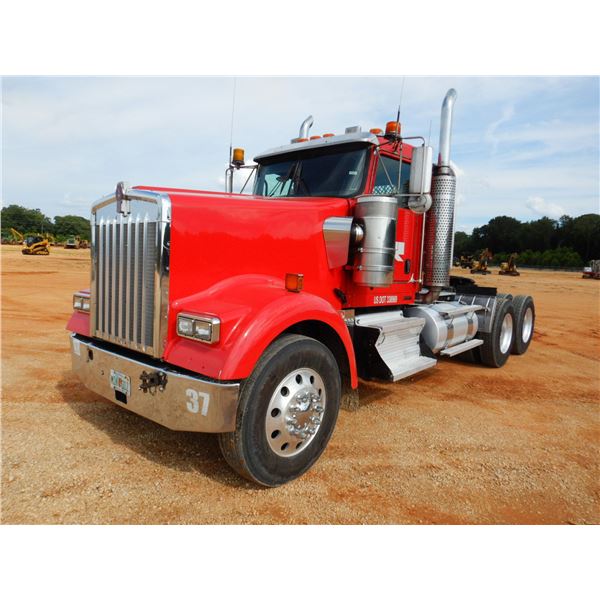 2015 KENWORTH W900 Day Cab Truck