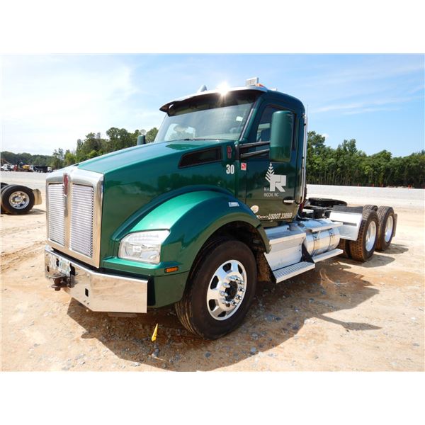 2015 KENWORTH T880 Day Cab Truck
