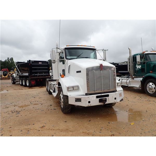 2014 KENWORTH T800 Day Cab Truck