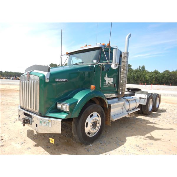 2012 KENWORTH T800 Day Cab Truck