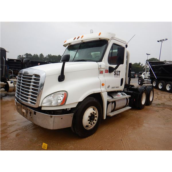 2013 FREIGHTLINER CASCADIA Day Cab Truck