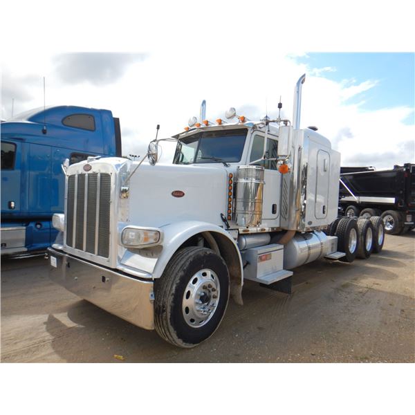2010 PETERBILT 388 Sleeper Truck