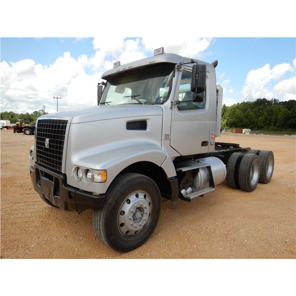 2008 VOLVO VHD Day Cab Truck