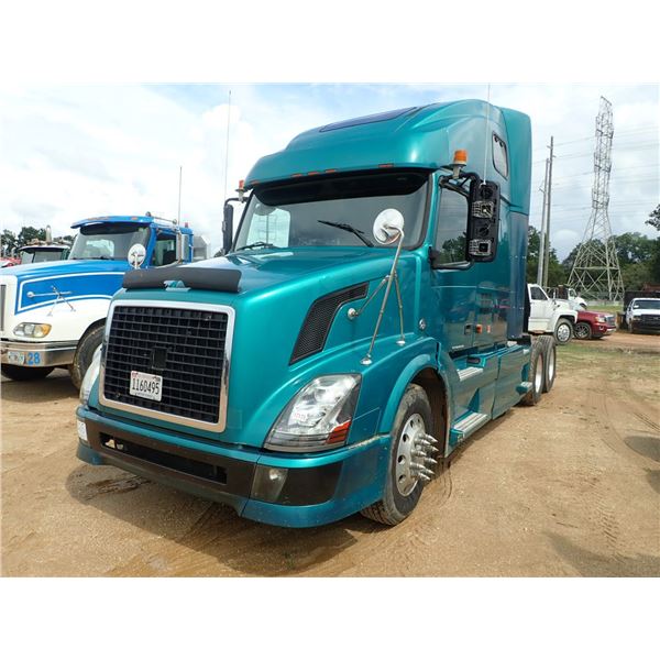 2007 VOLVO VN Sleeper Truck