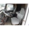 Image 14 : 2000 VOLVO  Day Cab Truck