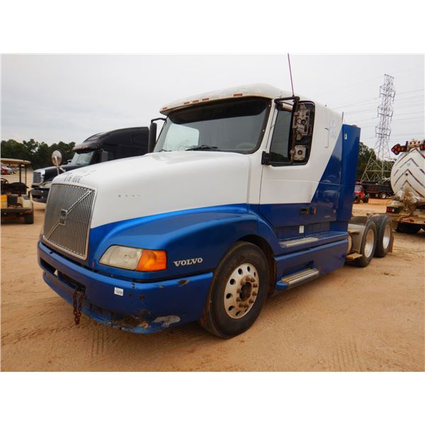 2000 VOLVO  Day Cab Truck